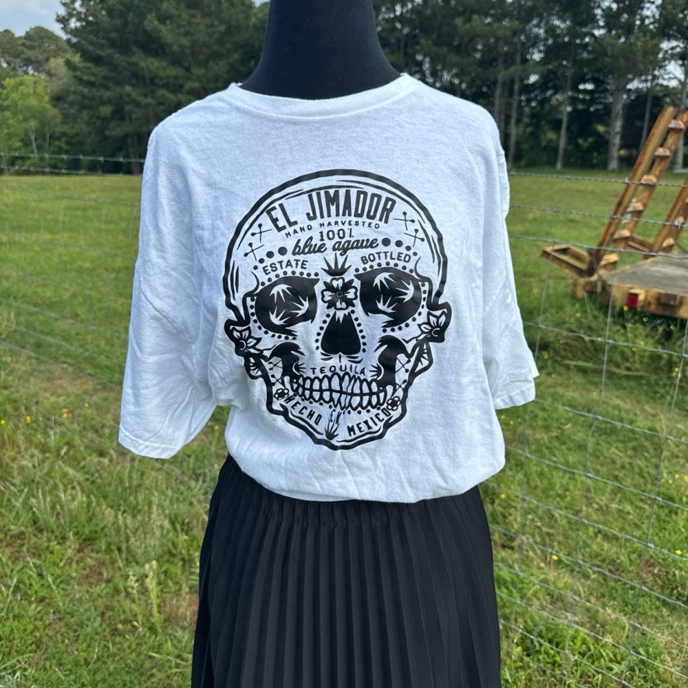 El Jimador Black and White Graphic Tee with Skull Design XL Graphic T-Shirt